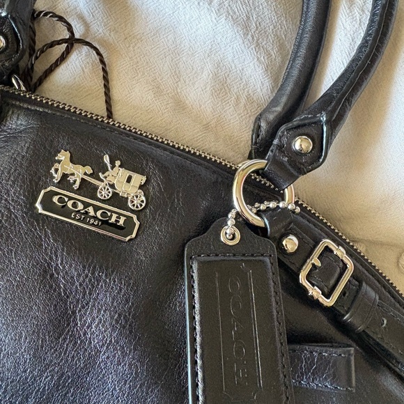 Coach Lindsey Satchel - Picture 2 of 5